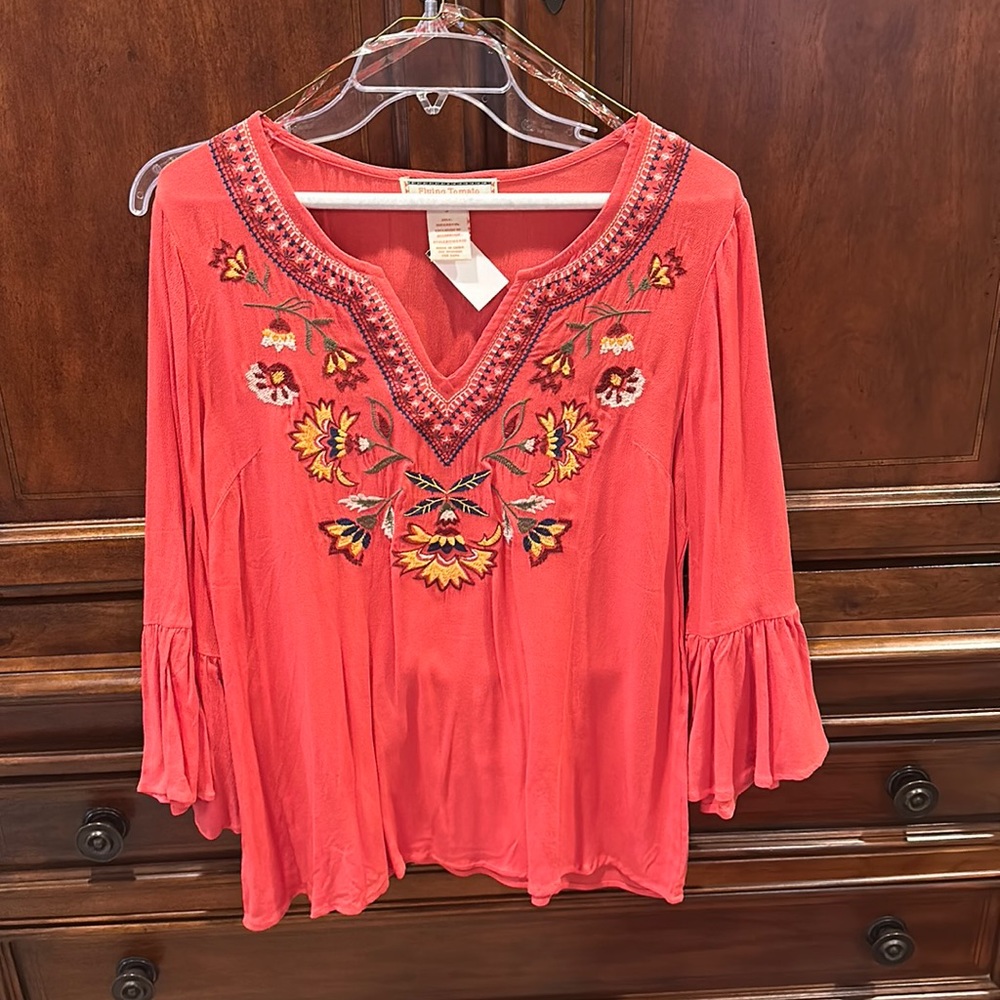 Flying tomato shirt size small